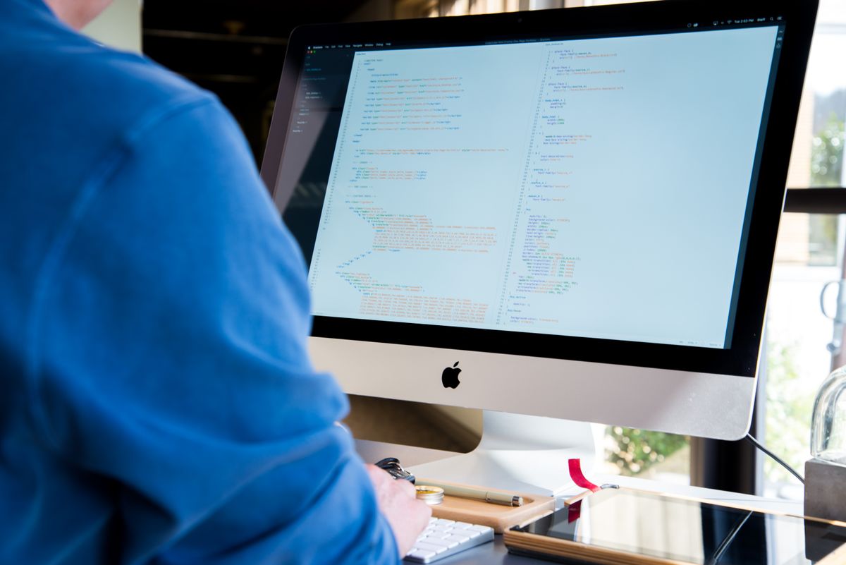 Comparaison entre un logiciel prêt-à-l'emploi et un logiciel développé sur mesure